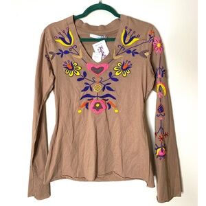 Y2K CHARLOTTE RUSSE Colorful Embroidered Flare Sleeve V-Neck Tan Tee NEW